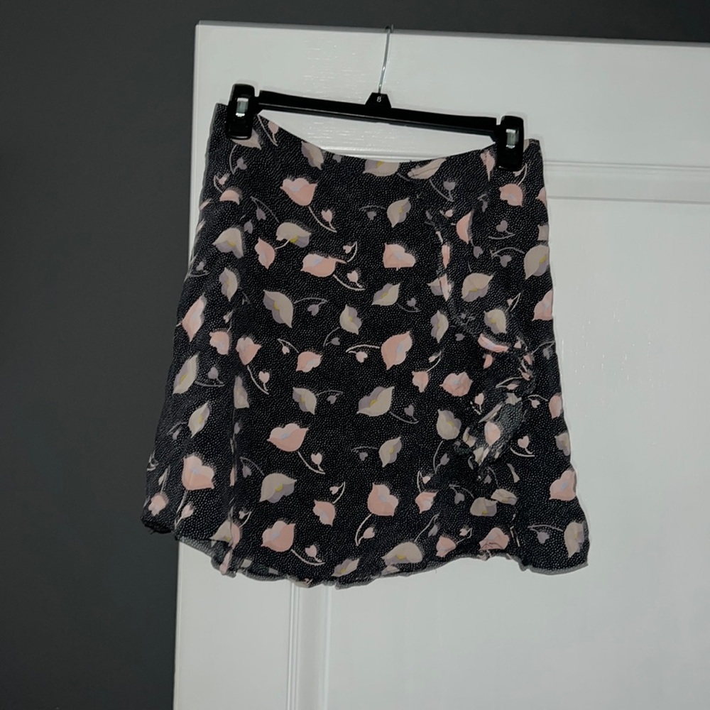 Loft skirt with flowers